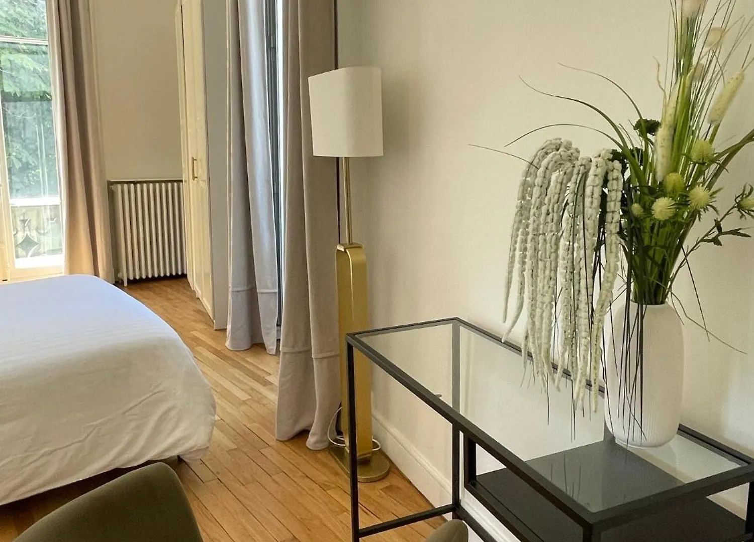 Grand Appartement D'Exception Au Chateau Randin Ecully Apartment