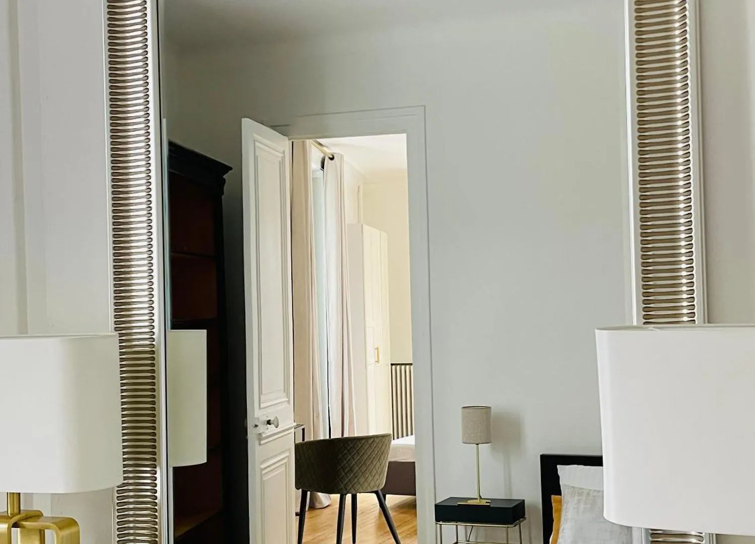 Grand Appartement D'Exception Au Chateau Randin Ecully France