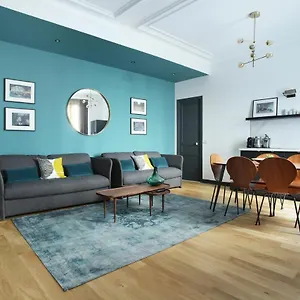 https://splendide-appartement-champ-de-mars-tour-eiffel.fr-paris.fr