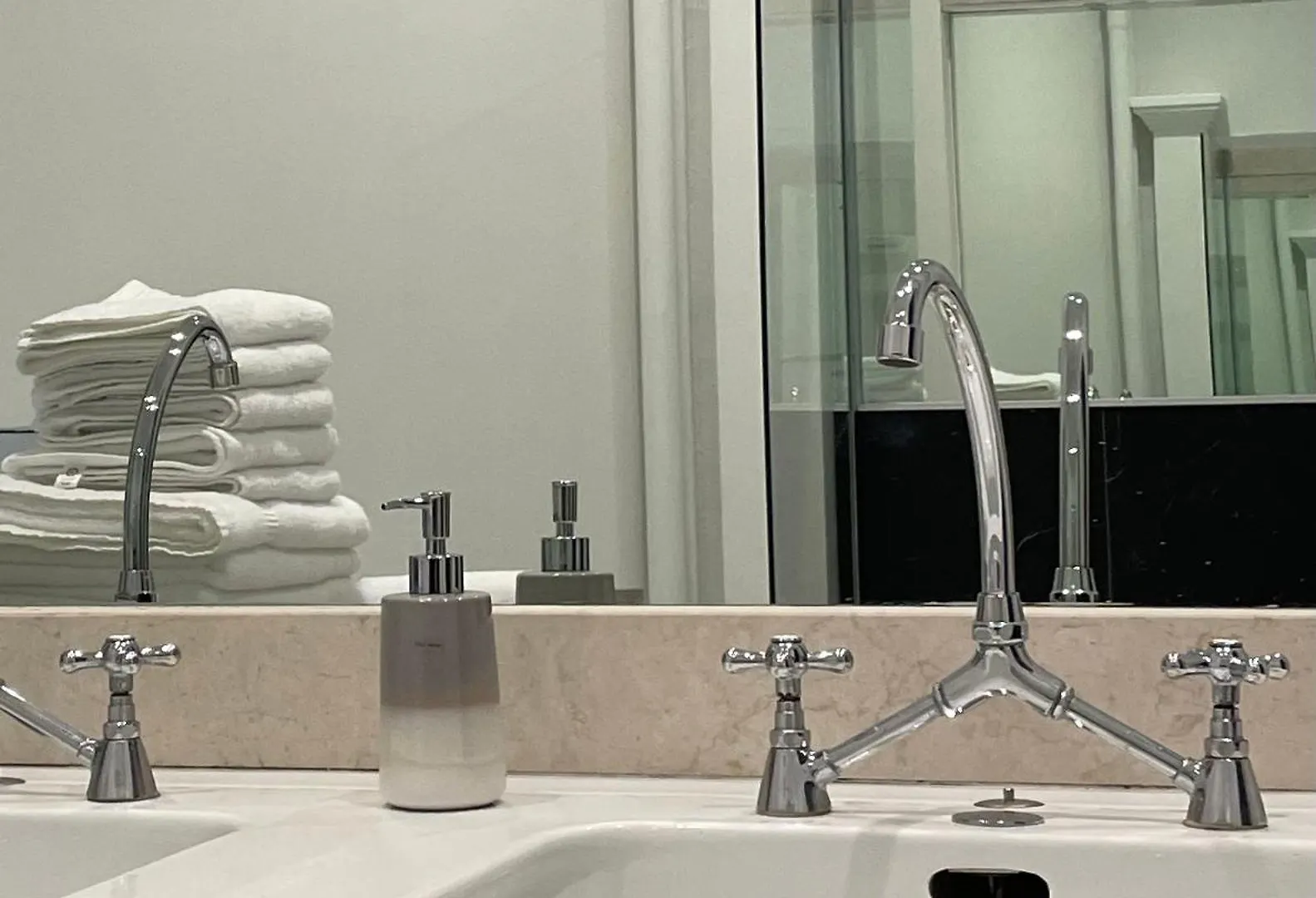 Grand Appartement D'Exception Au Chateau Randin Écully
